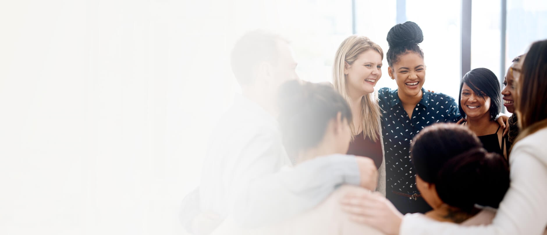 groupe de femmes travaillant ensemble